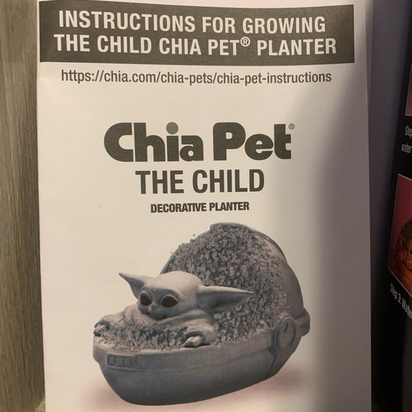 2020 New in Box Chia Pet Star Wars The Madalorian Baby Yoda Grogu Planter Kit - Picture 2 of 7